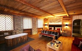 Amber Ski-In/Out Hotel & Spa